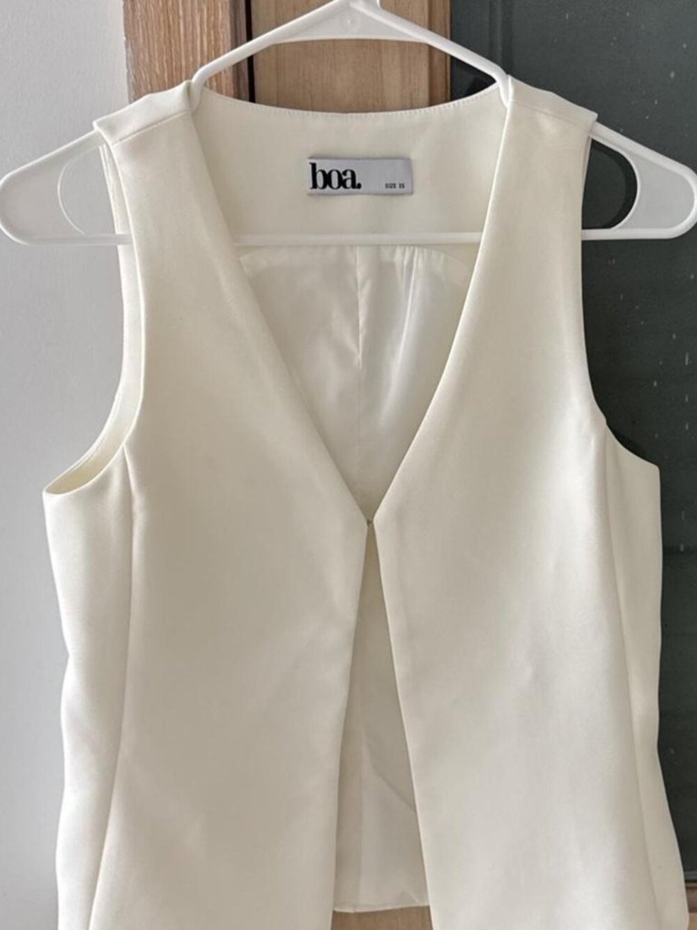 Because of Alice (boa) waistcoat vest - white